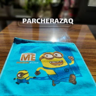 حوله دست و صورت کودک بهتن مینیون